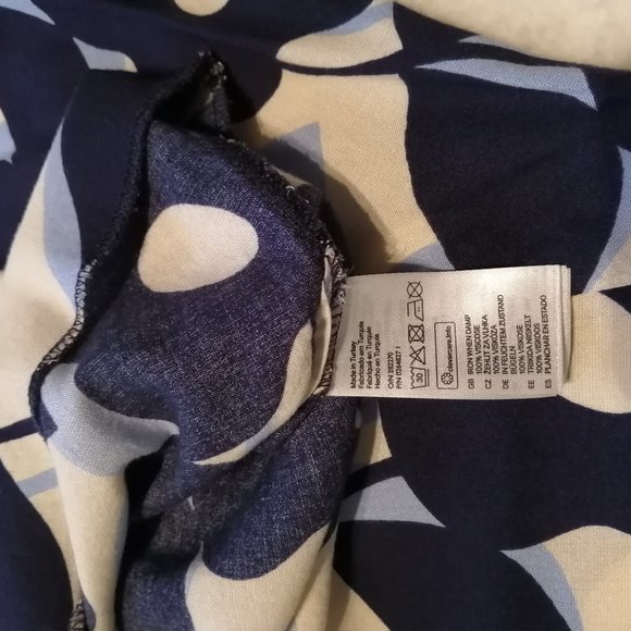 Floral navy blue blouse, H&M, size 8 - Picture 7 of 8